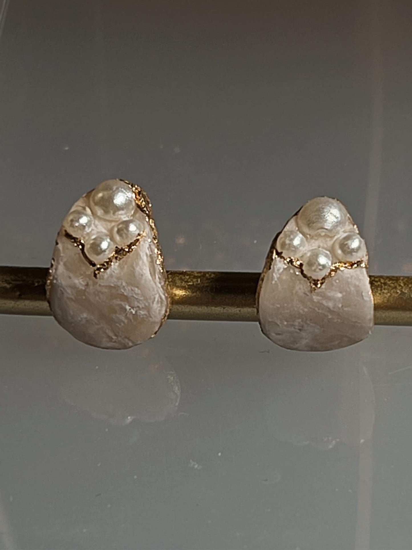 Sandstone Marble Clay Huggies With Dainty Pearl Studs Earring Set